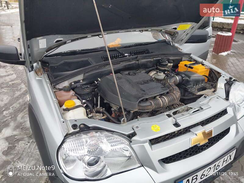 Позашляховик / Кросовер Chevrolet Niva 2015 в Тростянці