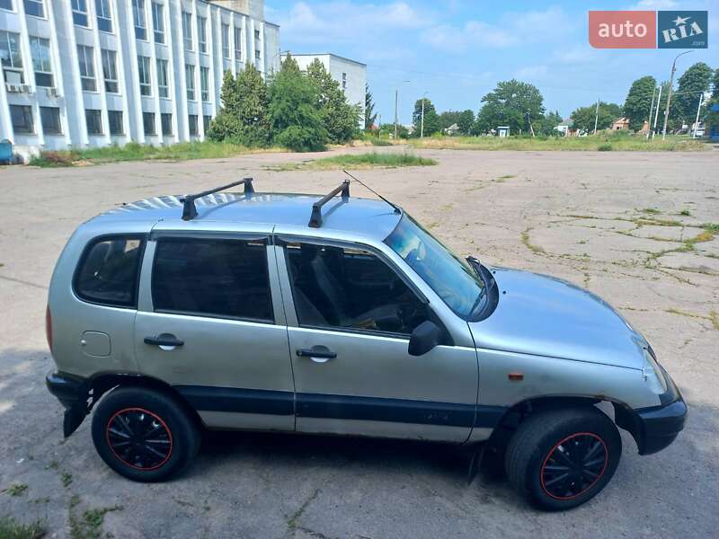 Позашляховик / Кросовер Chevrolet Niva 2004 в Верхньодніпровську