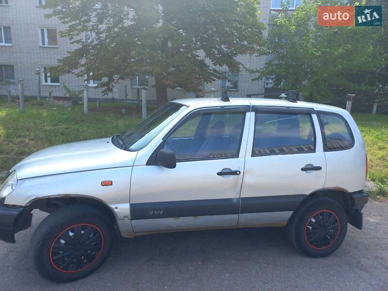 Позашляховик / Кросовер Chevrolet Niva 2004 в Верхньодніпровську