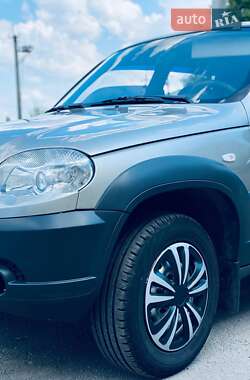 Внедорожник / Кроссовер Chevrolet Niva 2011 в Новомосковске