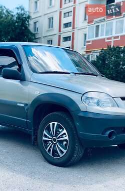 Внедорожник / Кроссовер Chevrolet Niva 2011 в Новомосковске