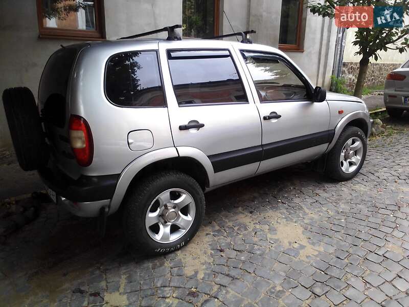 Позашляховик / Кросовер Chevrolet Niva 2004 в Ужгороді