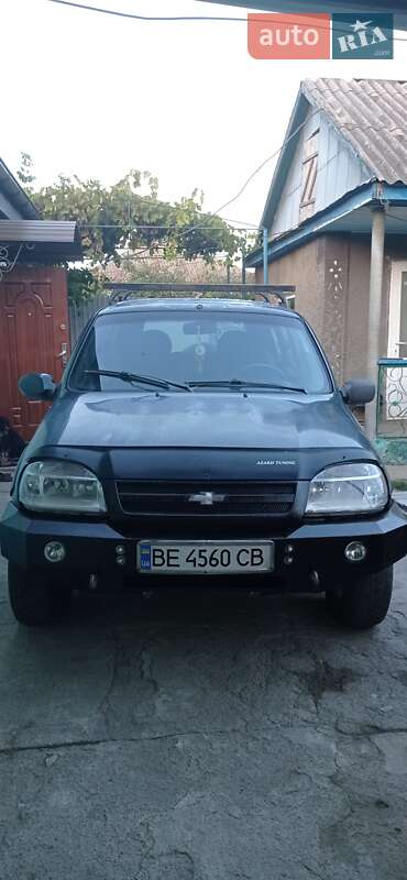 Chevrolet Niva 2004