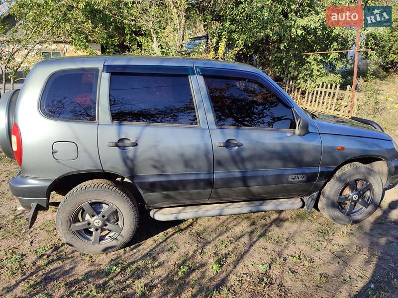 Внедорожник / Кроссовер Chevrolet Niva 2004 в Запорожье