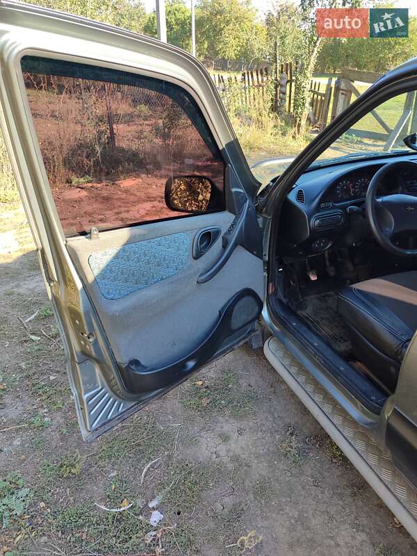 Внедорожник / Кроссовер Chevrolet Niva 2004 в Запорожье