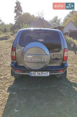 Внедорожник / Кроссовер Chevrolet Niva 2004 в 