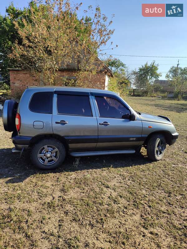 Внедорожник / Кроссовер Chevrolet Niva 2004 в Запорожье