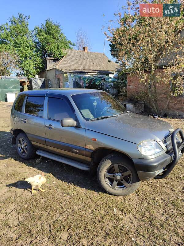 Внедорожник / Кроссовер Chevrolet Niva 2004 в Запорожье