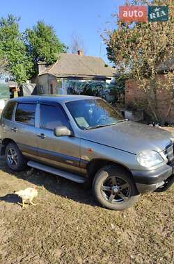 Внедорожник / Кроссовер Chevrolet Niva 2004 в 