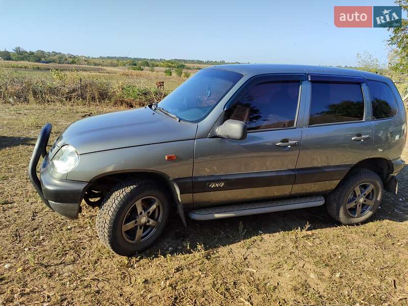 Внедорожник / Кроссовер Chevrolet Niva 2004 в Запорожье