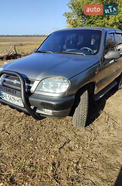 Внедорожник / Кроссовер Chevrolet Niva 2004 в 