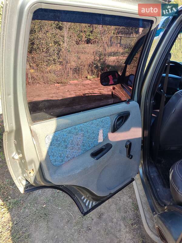 Внедорожник / Кроссовер Chevrolet Niva 2004 в Запорожье