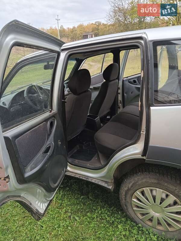 Позашляховик / Кросовер Chevrolet Niva 2011 в Тячеві