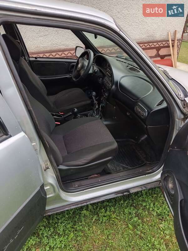 Позашляховик / Кросовер Chevrolet Niva 2011 в Тячеві