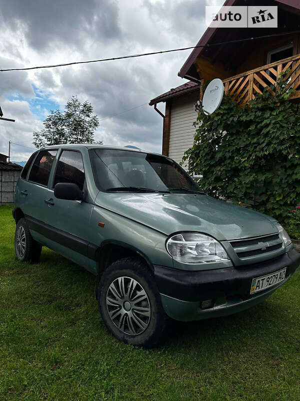 Внедорожник / Кроссовер Chevrolet Niva 2005 в Верховине