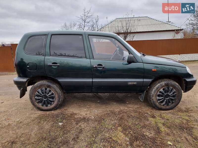 Позашляховик / Кросовер Chevrolet Niva 2004 в Врадіївці