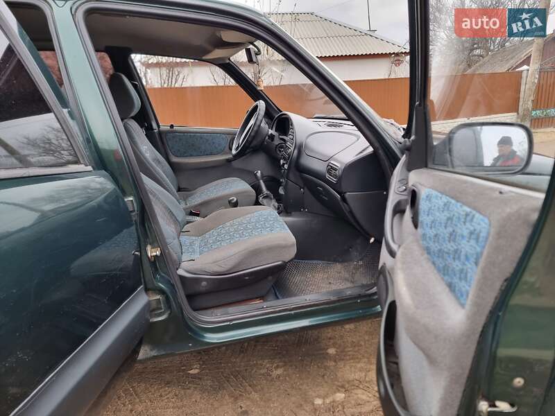 Позашляховик / Кросовер Chevrolet Niva 2004 в Врадіївці