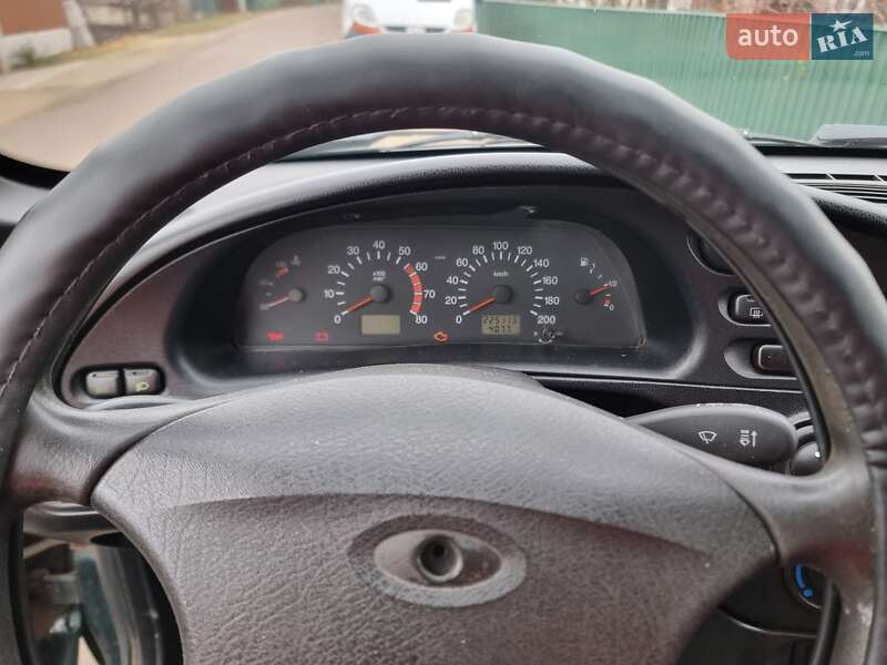 Позашляховик / Кросовер Chevrolet Niva 2004 в Врадіївці
