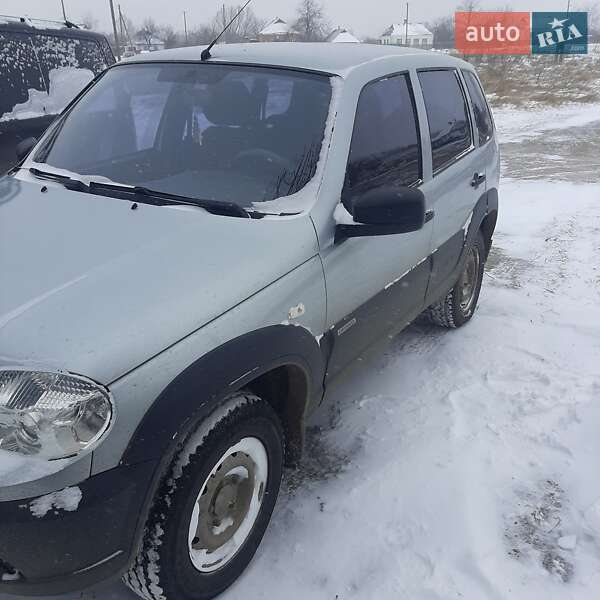 Позашляховик / Кросовер Chevrolet Niva 2015 в Новомиргороді