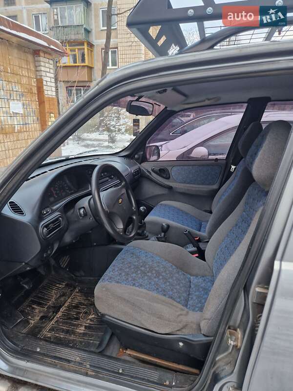Позашляховик / Кросовер Chevrolet Niva 2005 в Києві