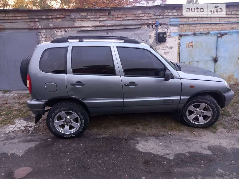 Внедорожник / Кроссовер Chevrolet Niva 2008 в Буче