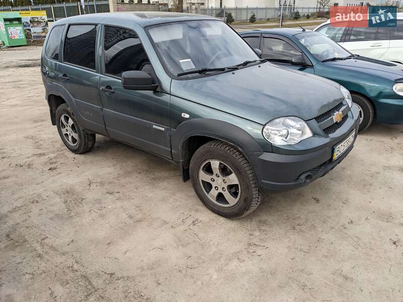 Позашляховик / Кросовер Chevrolet Niva 2013 в Львові