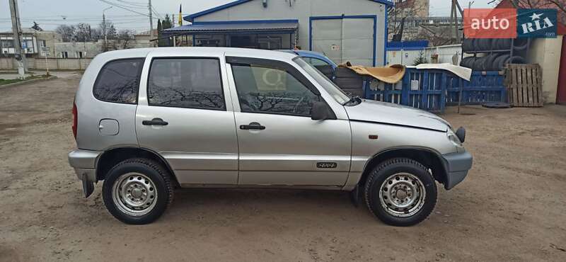 Внедорожник / Кроссовер Chevrolet Niva 2004 в Львове
