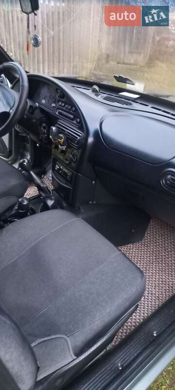 Позашляховик / Кросовер Chevrolet Niva 2004 в Коломиї