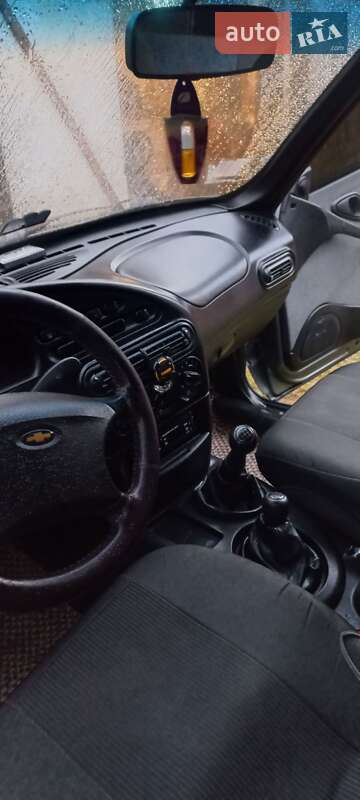 Позашляховик / Кросовер Chevrolet Niva 2004 в Коломиї