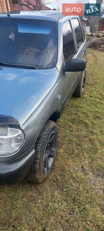 Позашляховик / Кросовер Chevrolet Niva 2004 в Коломиї