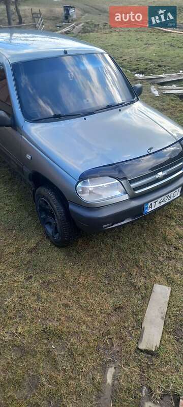 Позашляховик / Кросовер Chevrolet Niva 2004 в Коломиї