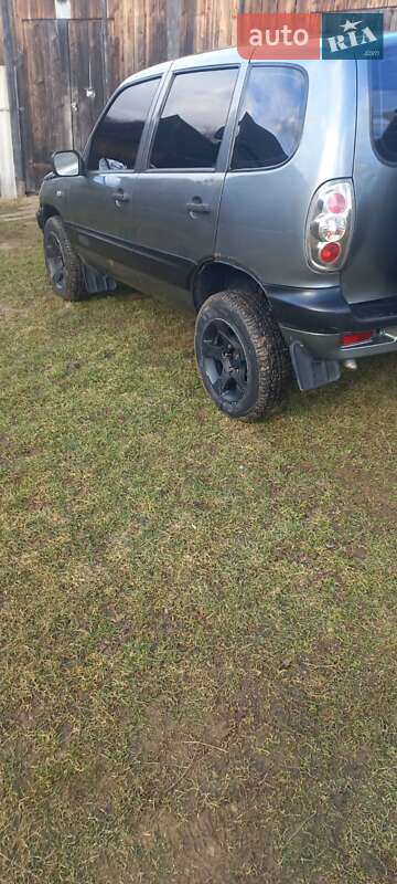 Позашляховик / Кросовер Chevrolet Niva 2004 в Коломиї