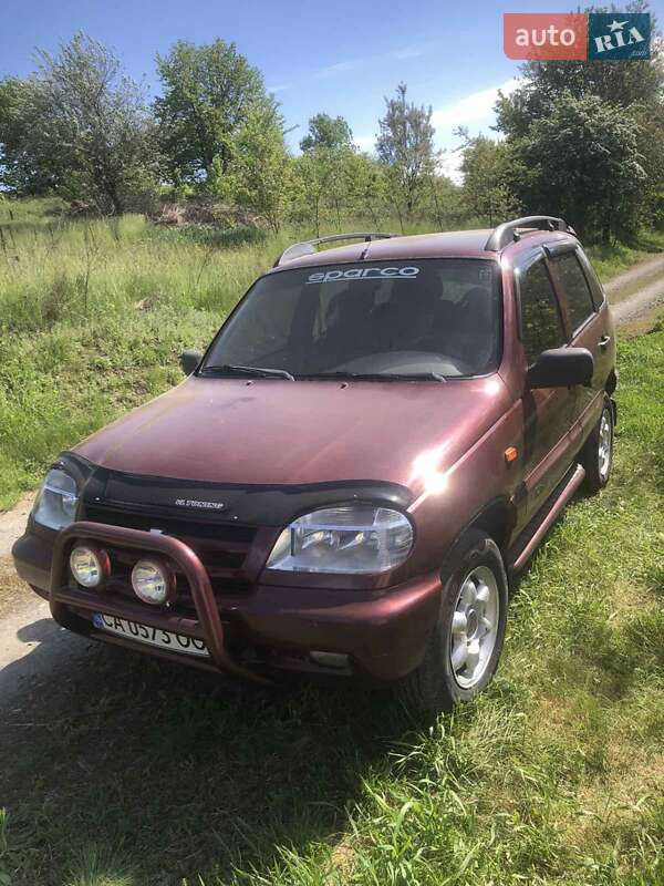 Внедорожник / Кроссовер Chevrolet Niva 2005 в Тальном