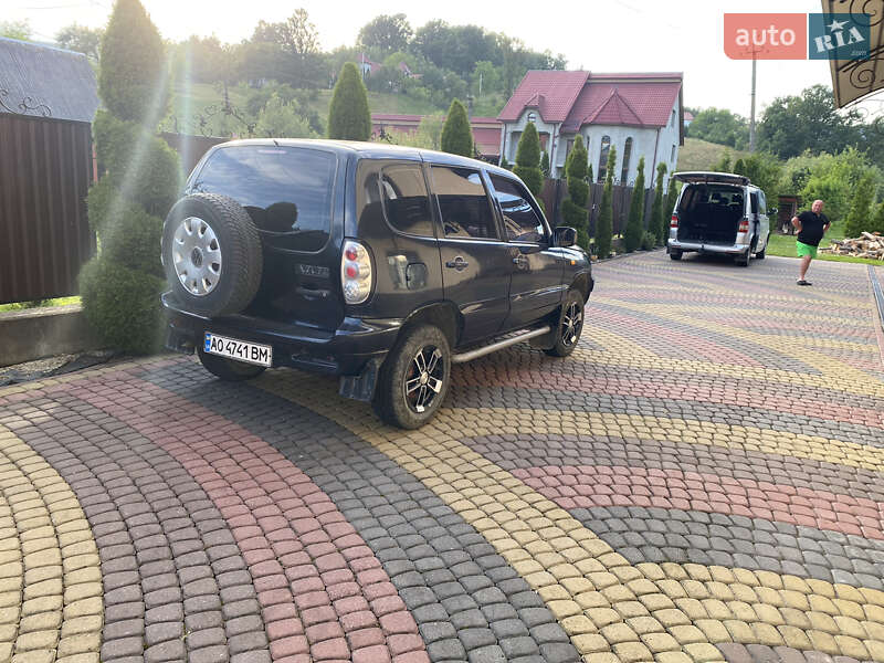 Позашляховик / Кросовер Chevrolet Niva 2006 в Тячеві