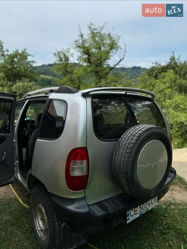 Позашляховик / Кросовер Chevrolet Niva 2005 в Косові