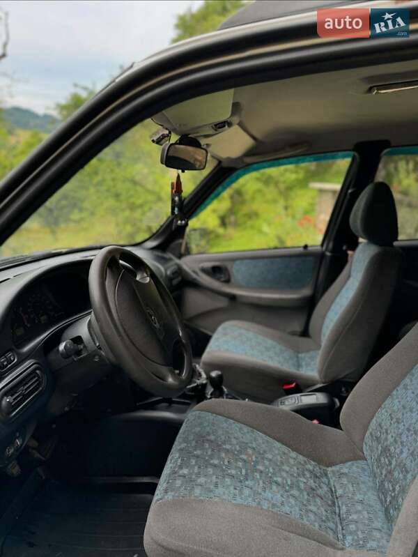 Позашляховик / Кросовер Chevrolet Niva 2005 в Косові