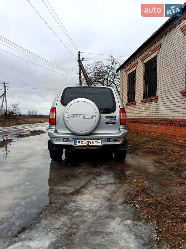Внедорожник / Кроссовер Chevrolet Niva 2007 в 
