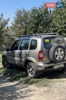 Внедорожник / Кроссовер Chevrolet Niva 2010 в Харькове