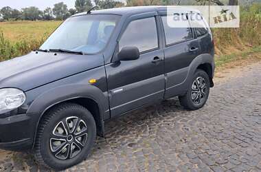 Внедорожник / Кроссовер Chevrolet Niva 2012 в Иршаве