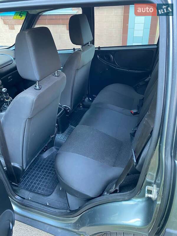 Внедорожник / Кроссовер Chevrolet Niva 2016 в Городище