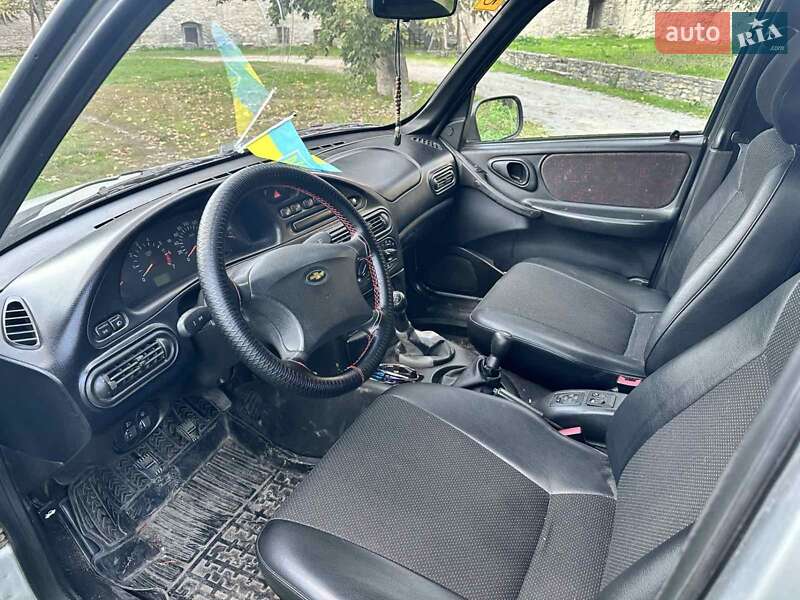 Внедорожник / Кроссовер Chevrolet Niva 2006 в Каменец-Подольском