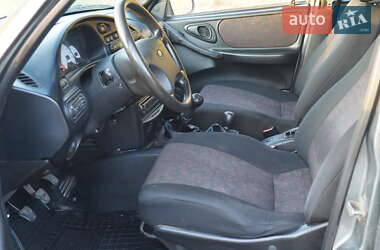 Внедорожник / Кроссовер Chevrolet Niva 2006 в 