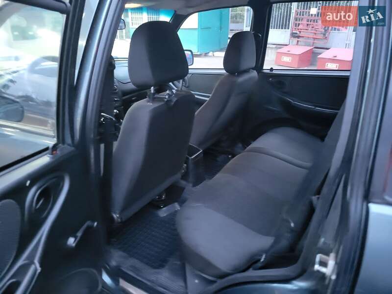 Позашляховик / Кросовер Chevrolet Niva 2012 в Черкасах