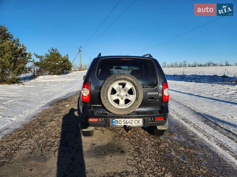 Внедорожник / Кроссовер Chevrolet Niva 2010 в Тернополе