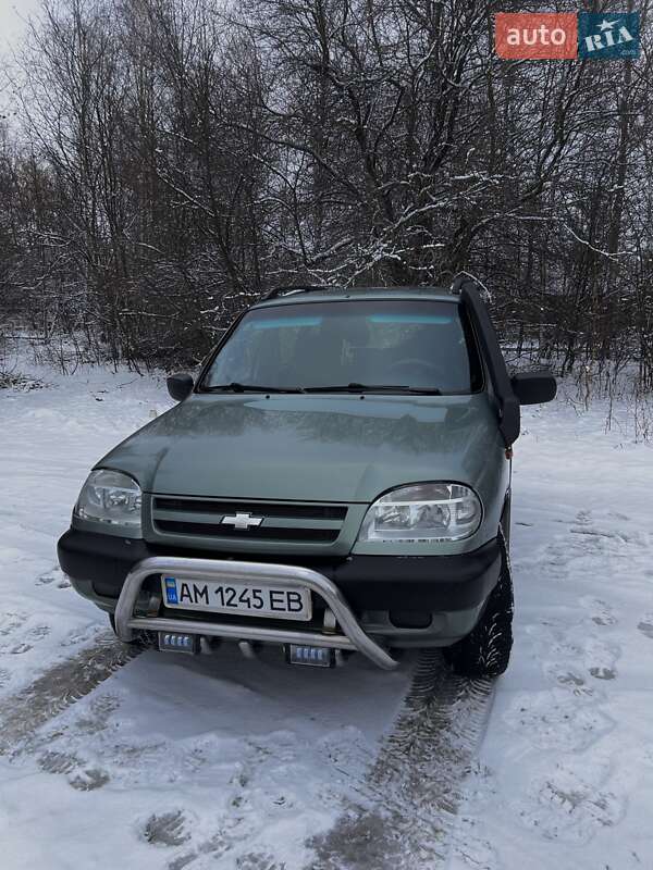 Внедорожник / Кроссовер Chevrolet Niva 2008 в Звягеле