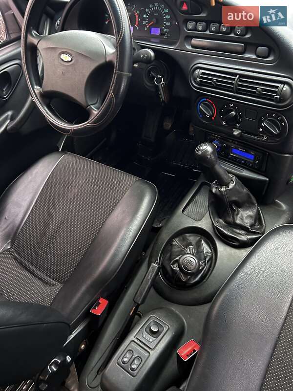 Внедорожник / Кроссовер Chevrolet Niva 2008 в Звягеле