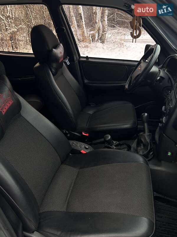 Внедорожник / Кроссовер Chevrolet Niva 2008 в Звягеле