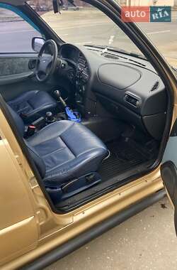 Позашляховик / Кросовер Chevrolet Niva 2004 в 