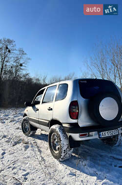 Внедорожник / Кроссовер Chevrolet Niva 2005 в Богодухове