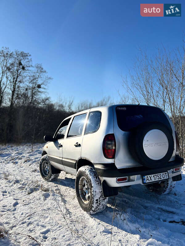 Позашляховик / Кросовер Chevrolet Niva 2005 в Богодухіву